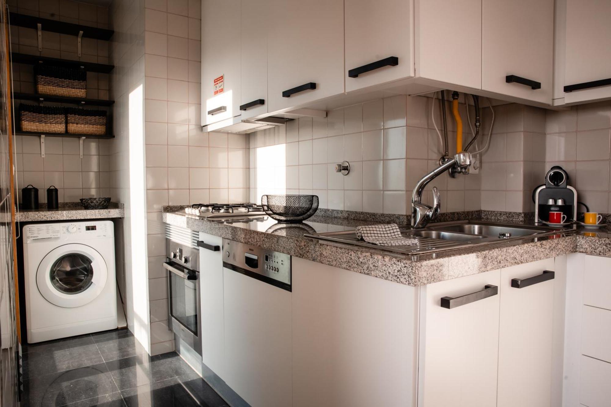 Premium Flat At Ajuda/Belem With Balcony, Parking! Appartement Lissabon Buitenkant foto